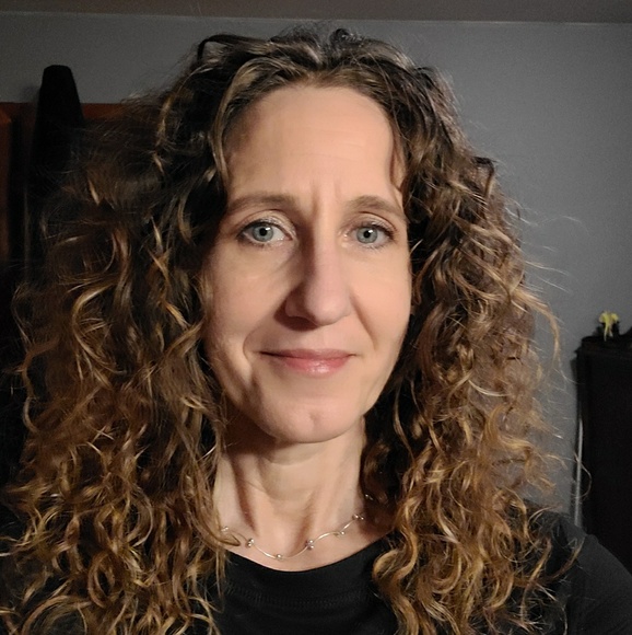 Meet your Posher, Lisa - Picture 1 of 1